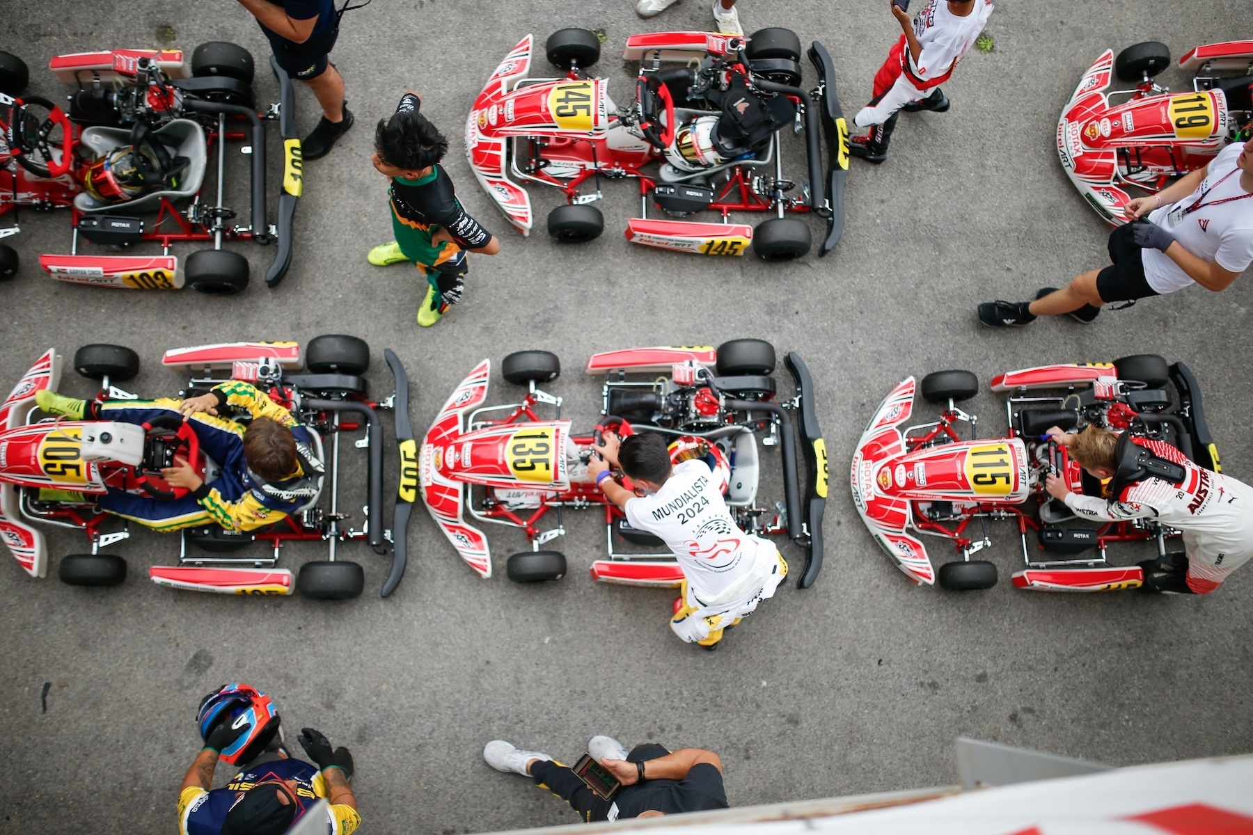 RMCGF24 20241022 Mini MAX kart racing teams on the pre grid 2981
