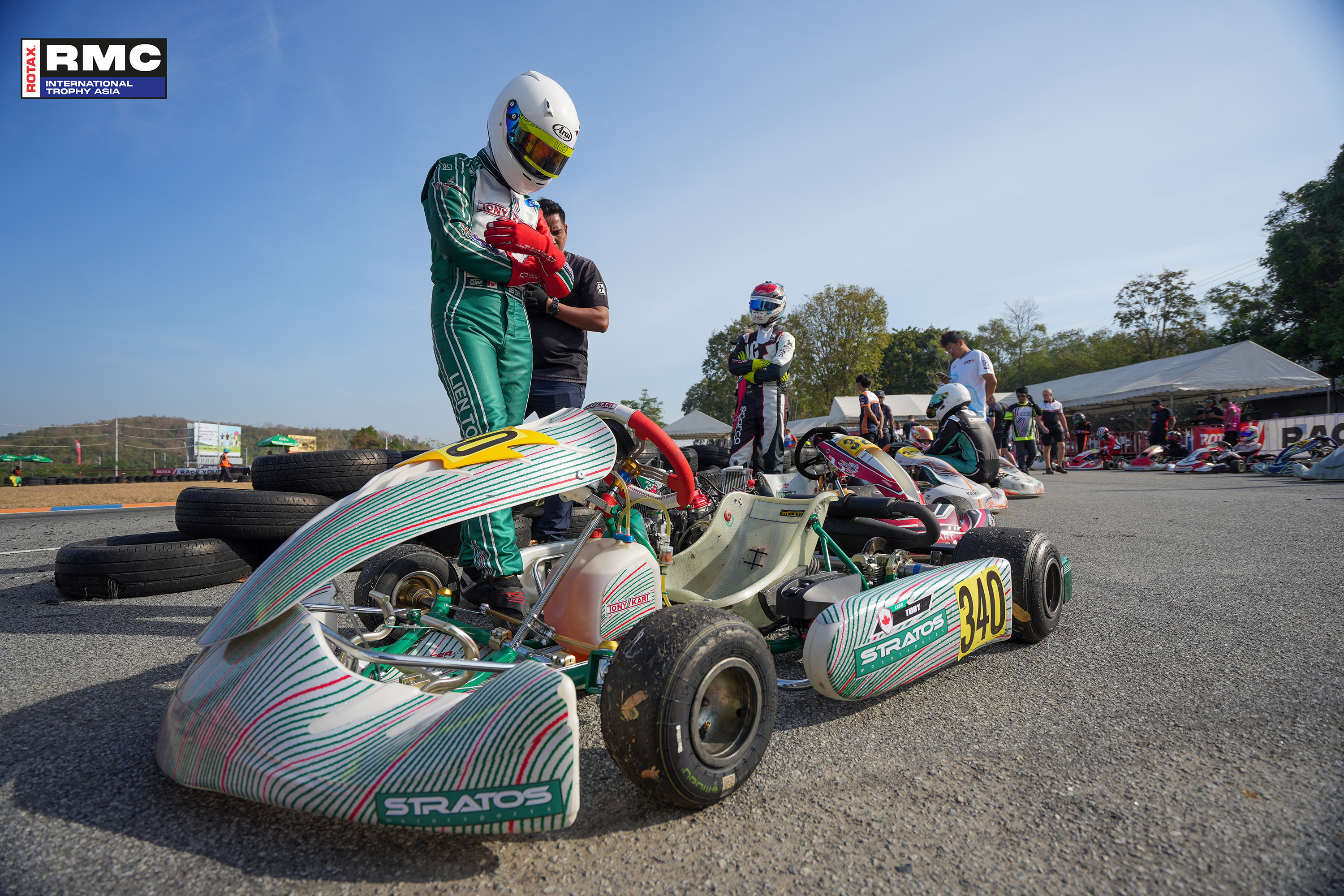 RMCIT Asia Senior MAX Drivers preparing in Pre Grid