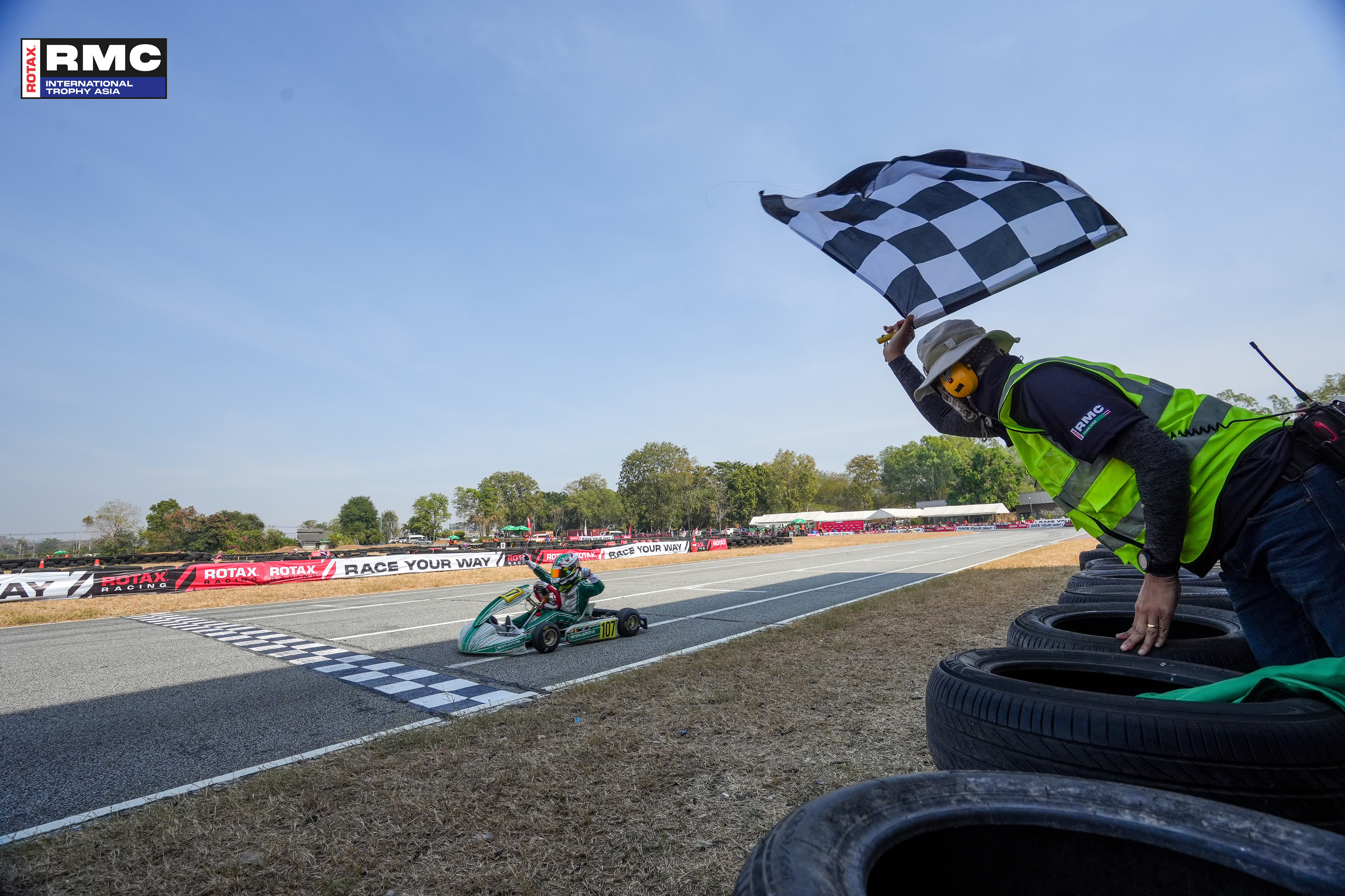 RMCIT Asia Winner Mini MAX Finishline 1